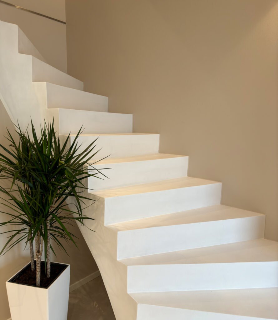 betonkonzept beton ciré treppe weiss